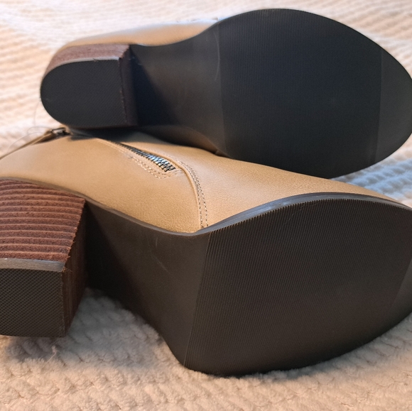 Torrid Side Zip Heel Bootie Size 10WW - Picture 8 of 11